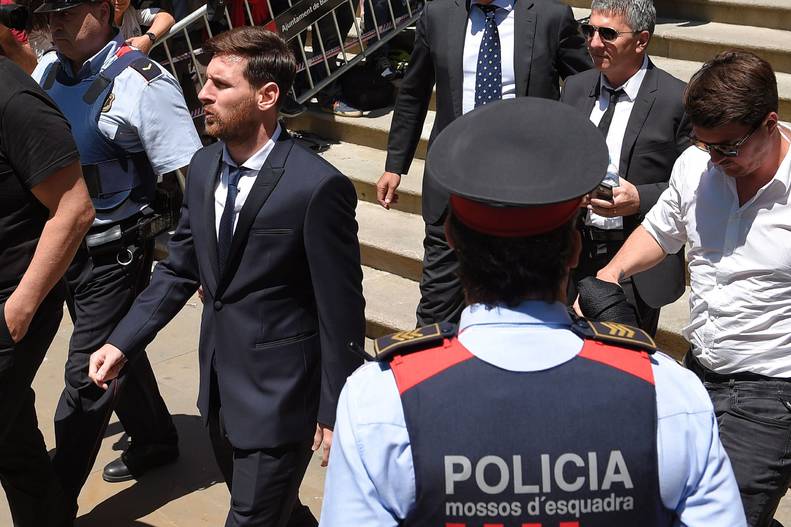 Campaña politico-deportiva para echar a Messi del Barcelona